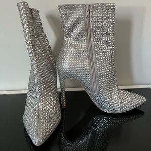 Gorgeous Steve Madden Silver Boots Size 10